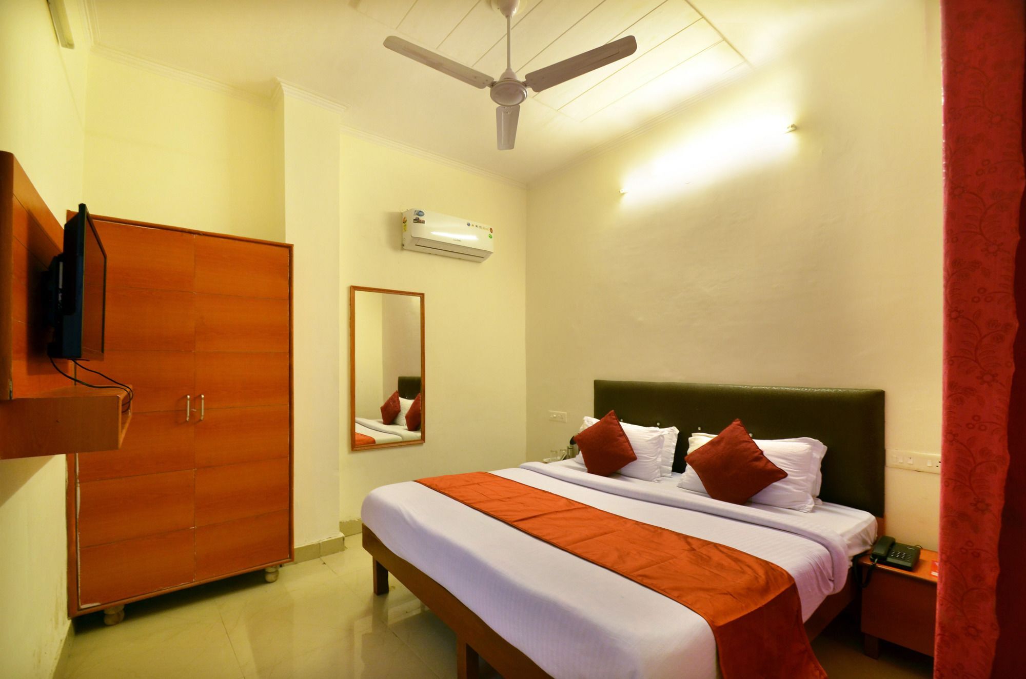 Oyo Platinum Inn Nayagaon Exterior foto